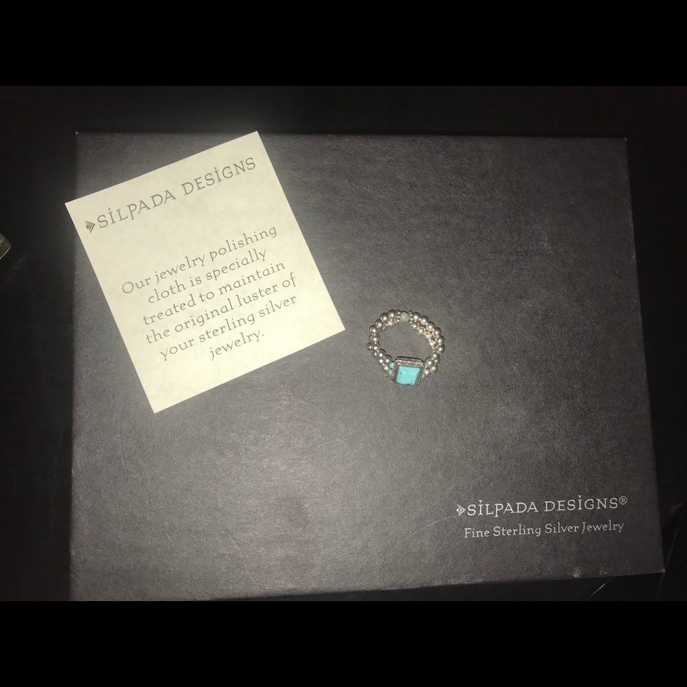 Sílpada Desígns turquoise stretch ring.